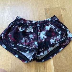 Lululemon Speed Up Shorts. Black/Maroon. 8